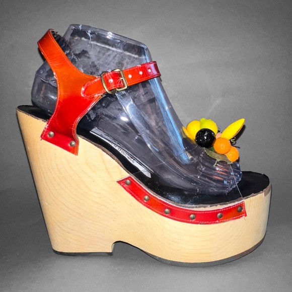 70s Red Fruit Cluster Wood Platform Sandals - Picture 4 of 13